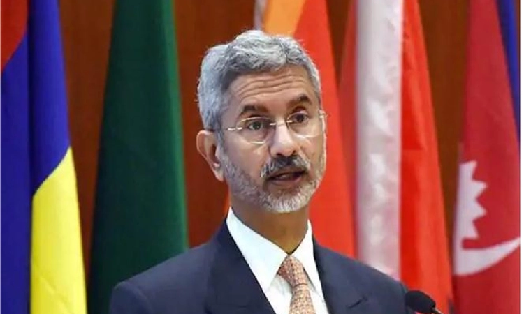 EAM Jaishankar meets Indian community in Prague, shares with them developments at home