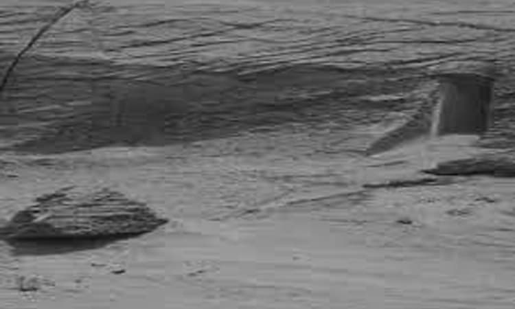 Did NASA find a mysterious doorway on Mars? No, but that’s no reason to stop looking