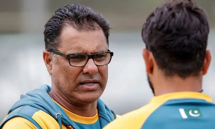 Waqar Younis apologises for ‘Namaz in front of Hindus’ comment