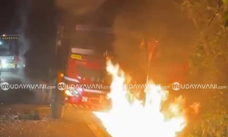 Aranthodu: Eicher truck catches fire near Jodupala