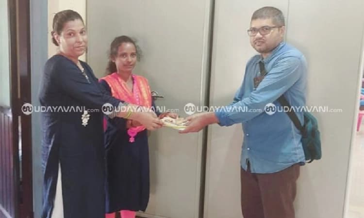 Karkala: SLRM staff win praise for returning gold chain found in garbage