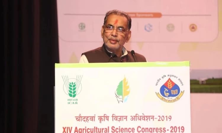 BJP leader Radha Mohan Singh meets Bihar Guv amid political churning