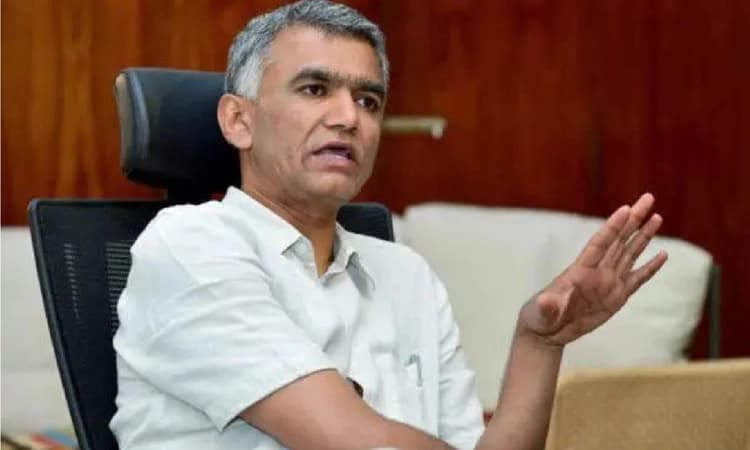 Minister Krishna Byre Gowda reviews progress of district offices, emphasizes timely completion