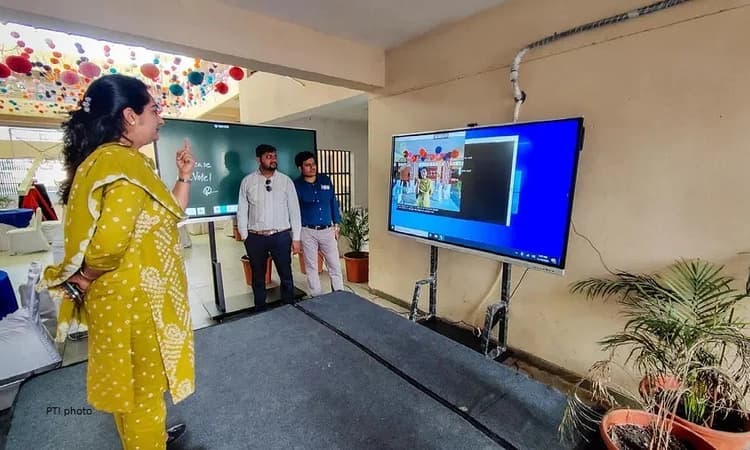 AI-powered camera for selfies, no voter queue highlights at Indore’s smart polling station