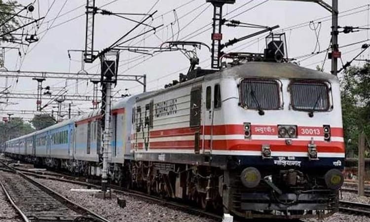 M&#8217;luru: Southern Railway to run special trains to clear Deepavali rush