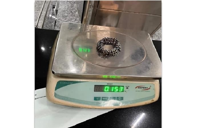 Customs officials at MIA seize 191 gms of gold from Dubai returnees