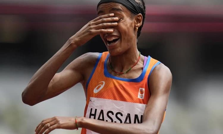 What a recovery! Hassan falls, gets up and wins 1,500 heat