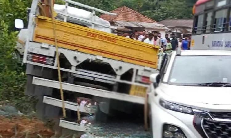 Madikeri: Two injured in serial collision on NH 275