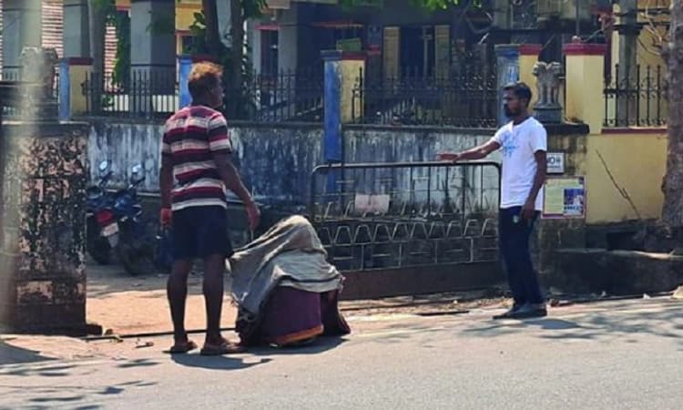 Ankola: Over 50 injured in bee attack