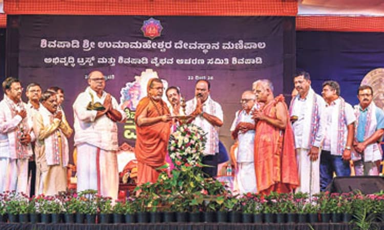 Manipal: Shivapadi Vaibhava strengthens social unity, says Edneer Swamiji