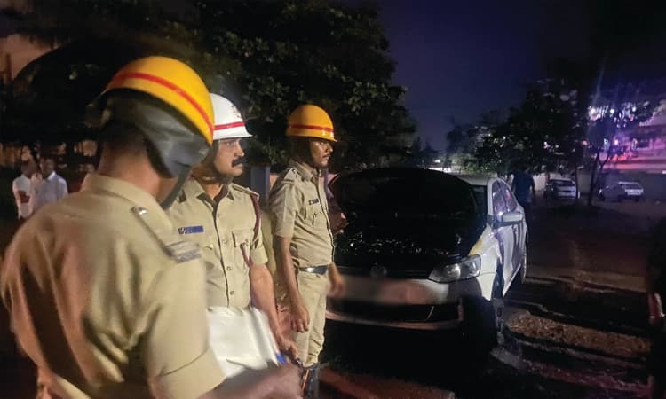 M&#8217;luru: Moving car catches fire; occupants escape unharmed