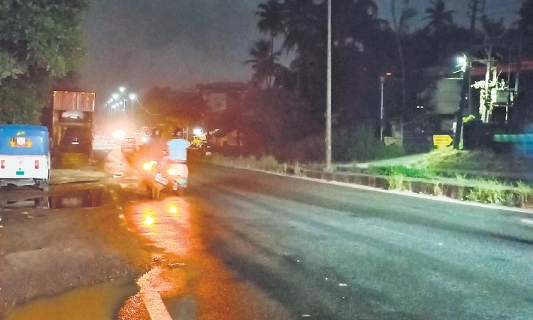 Defunct streetlights on NH-73 leave Bikarnakatte–Padil stretch in darkness