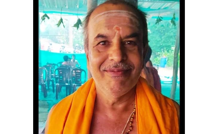 Man dies after snakebite while working in his farm near Yellapur