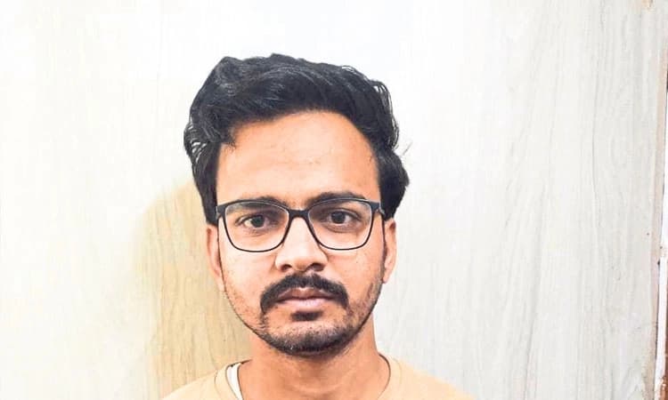 Scamster arrested for cheating jeweller with  promise to convert 21-carat gold into 24-carat