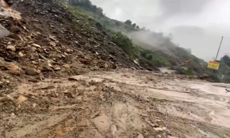 Heavy rain, landslides cut off over 600 roads in Himachal; schools closed in four districts