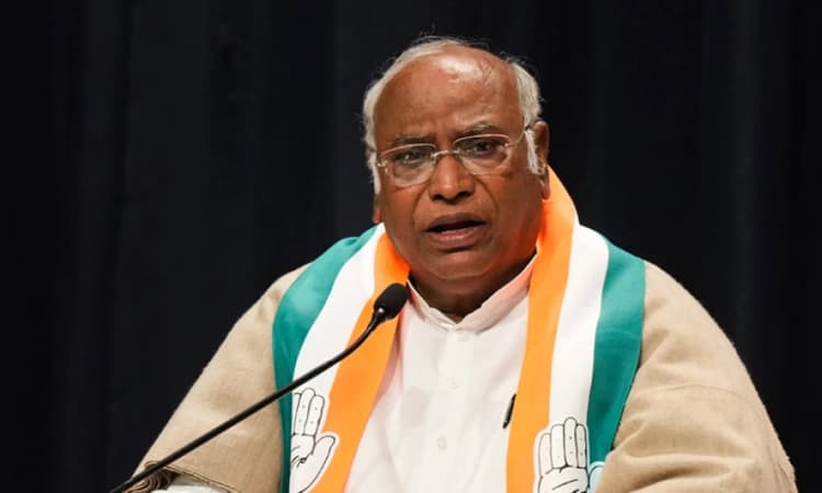 BJP-RSS will dump Nitish where garbage is dumped: Kharge in Patna