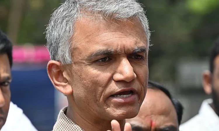 Karnataka revenue minister accused of 'grabbing' lake, burial ground worth crores