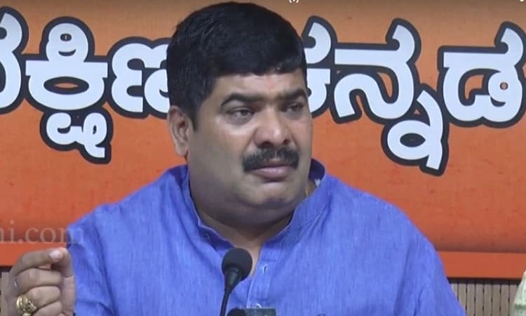 Government looting citizens in the name of power bills, alleges MLA Vedavyas Kamath