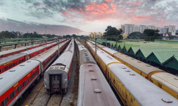 Rains in Mumbai: Local train services between CSMT and Thane resume after 8 hours