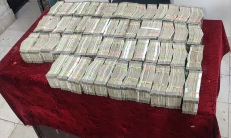 Suitcase containing Rs 30 lakh found at Amruthahalli junction returned to owner