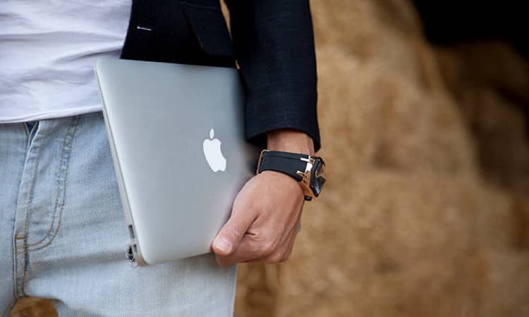Indian man travels to Vietnam to buy MacBook, saves Rs 36,000 along with 11-day holiday