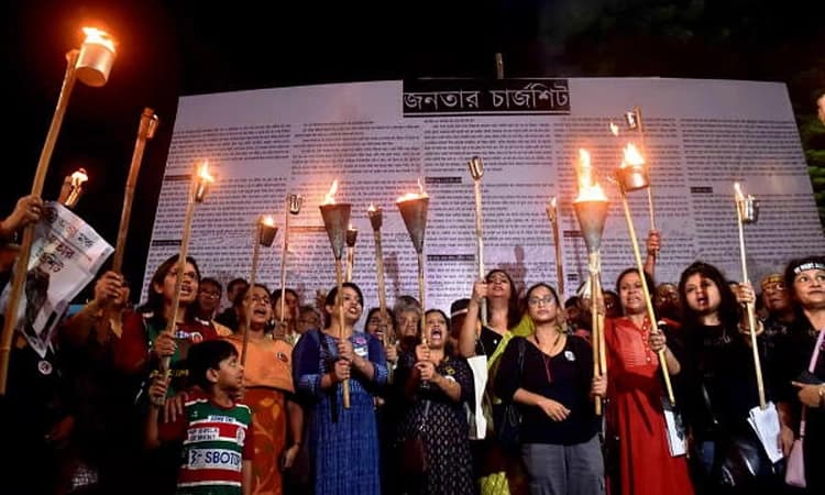 Parents of RG Kar rape-murder victim join night vigil, students hold torch procession