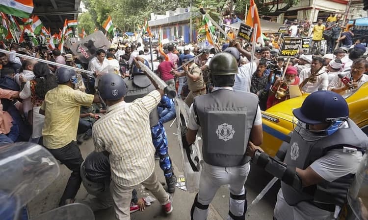 Parents of deceased RG Kar doctor injured in alleged police lathicharge, hospitalised