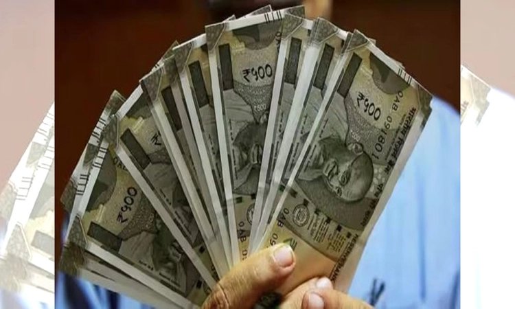 Rupee falls 4 paise to 88.69 against US dollar in early trade