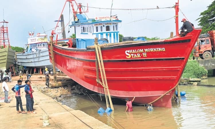 Fishing season to resume as monsoon break ends; Mangaluru harbour abuzz with activity