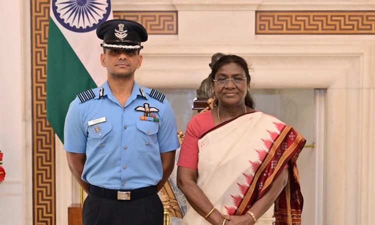 Astronaut Shubhanshu Shukla meets President Murmu at Rashtrapati Bhavan