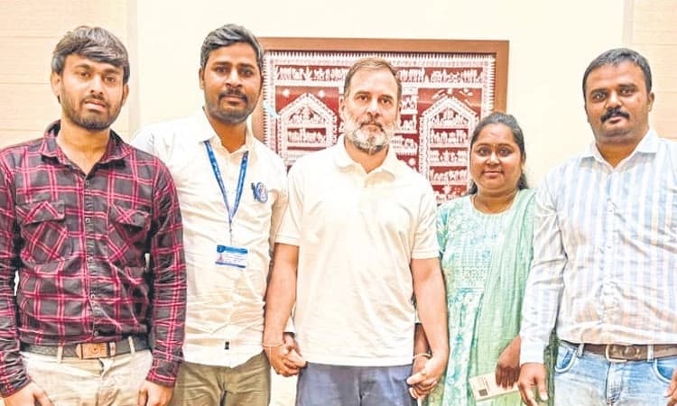 Bengaluru: Bike Taxi riders' delegation meets Rahul Gandhi