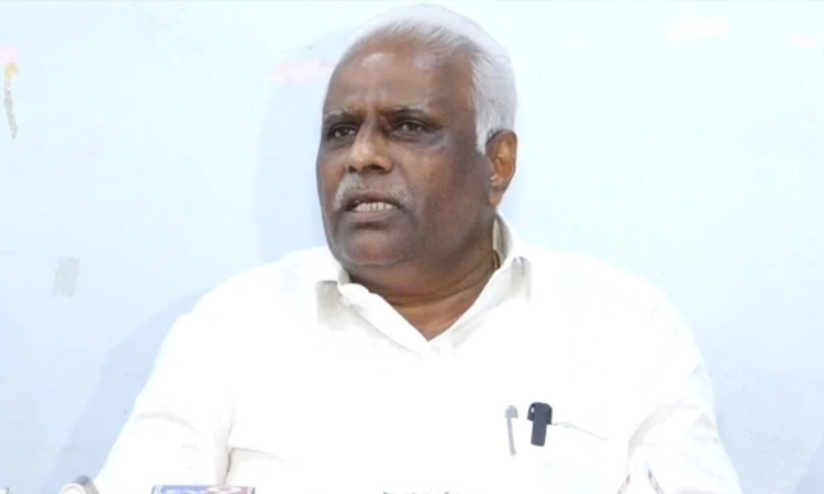 Iranna Kadadi welcomes DK Shivakumar singing RSS song