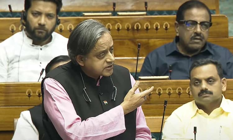 'Scorpion' remark against PM: SC extends stay on defamation proceedings against Shahsi Tharoor