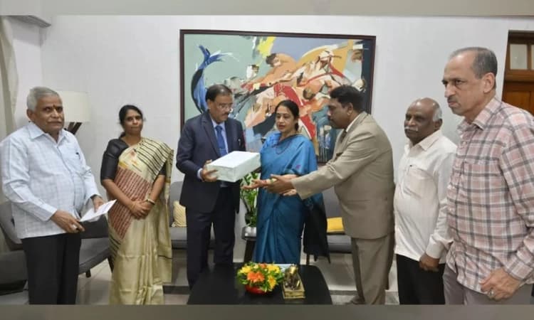 MUDA case: Justice Desai submits report to Karnataka government