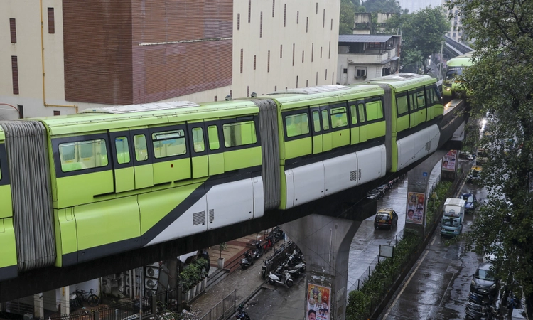Monorail train stops on tracks in Mumbai due to technical snag; all 17 passengers rescued