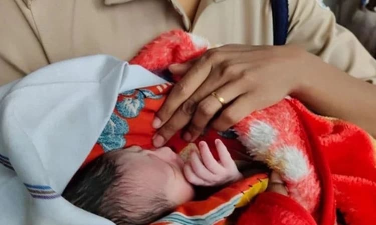 Woman delivers baby at SMVT railway terminal in Bengaluru
