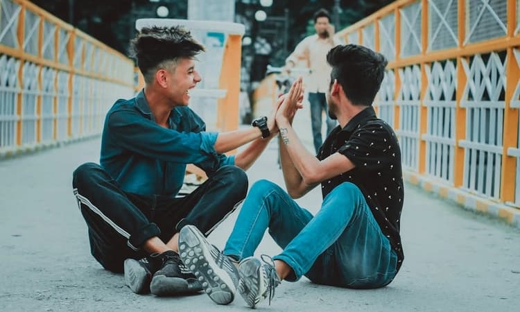 Friendship Day 2025: 10 easy habits to keep your friendships alive amid daily hustle