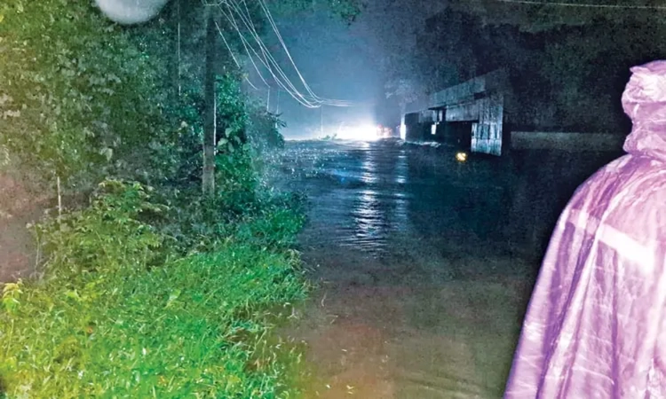 Heavy rain causes flooding and traffic disruptions in Sullia and Kukke Subrahmanya areas
