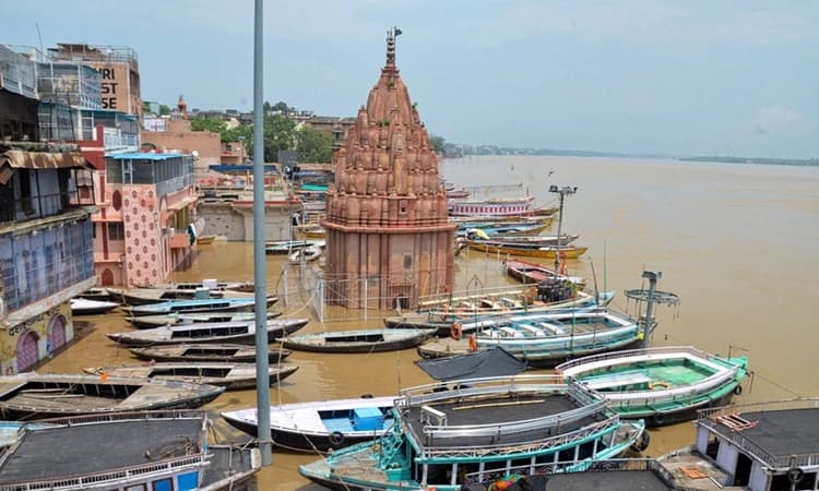 Floods in 13 UP districts; Ganga flows above danger mark in Varanasi, Prayagraj