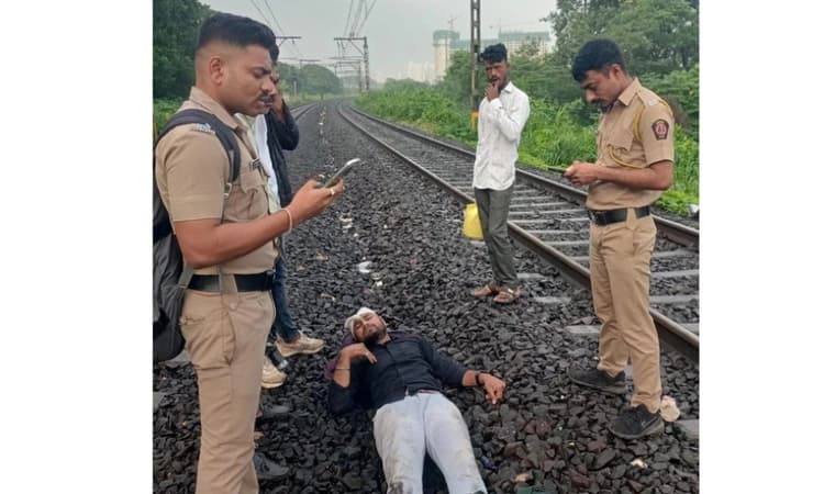 Man falls off train, loses leg in mobile phone theft incident; minor detained