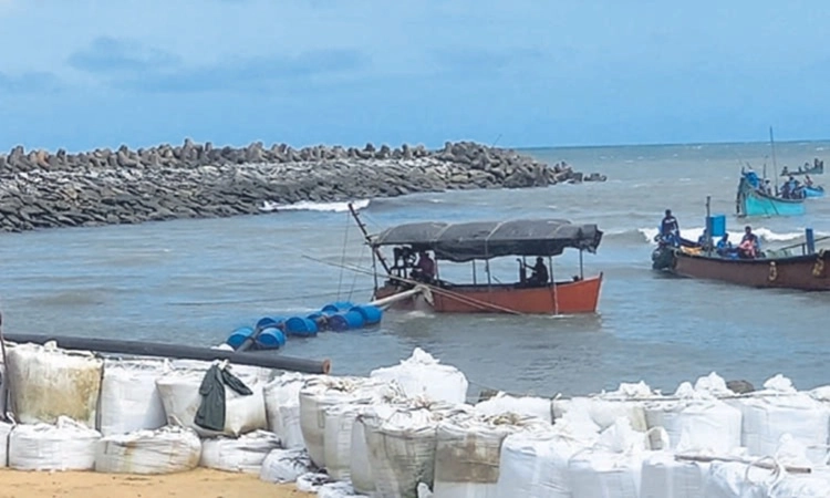 Maravanthe fishing harbour struggles with silt, slow breakwater work despite new season