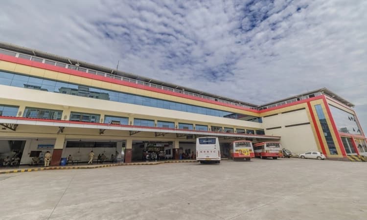 Udupi: Bannanje KSRTC bus stand building lies neglected, upper floors unused