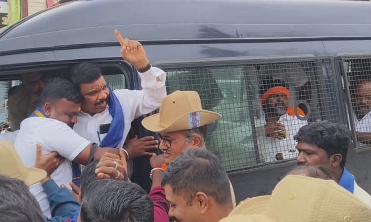 Davanagere: Black badge protest on Independence Day; several detained