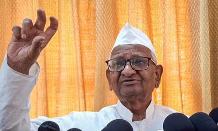 Banners in Pune urge Anna Hazare to lead 'vote theft' protest; Time for youth to act, he says