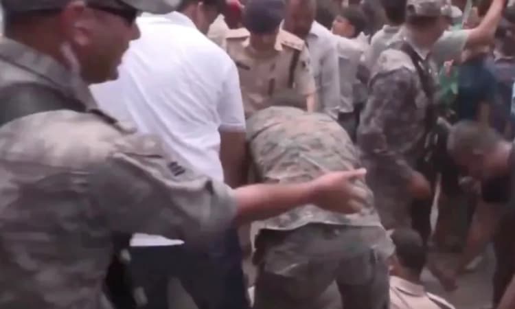 Voter Adhikar Yatra: Rahul's jeep hits police personnel, he makes him sit in his vehicle