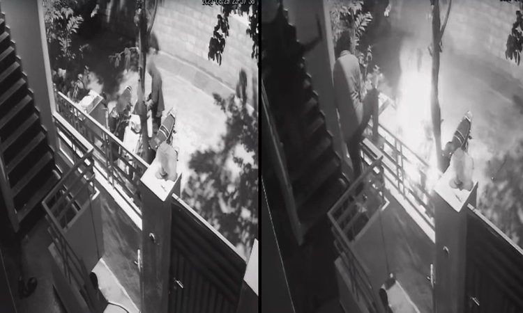 Miscreants set bikes on fire in Raichur’s Ali Colony