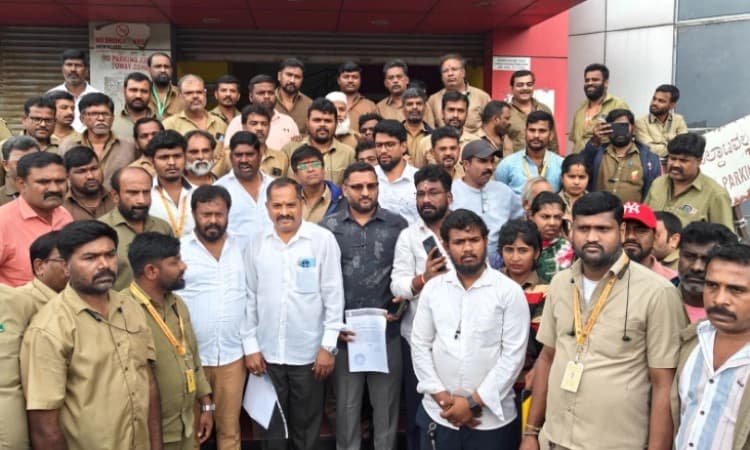 Auto, taxi drivers’ associations file complaint over unlicensed bike taxis in Bengaluru