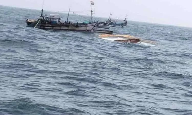 Fishing boat capsizes near Netrani Island, all fishermen rescued safely
