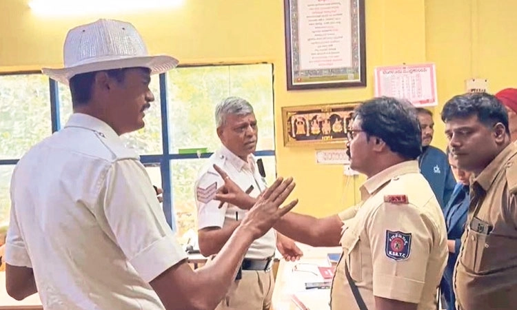 B'luru: Traffic police seize KSRTC bus with passengers, video goes viral