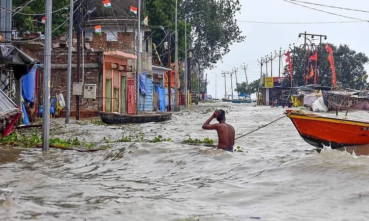 Yamuna level in Delhi continues to rise, evacuation underway